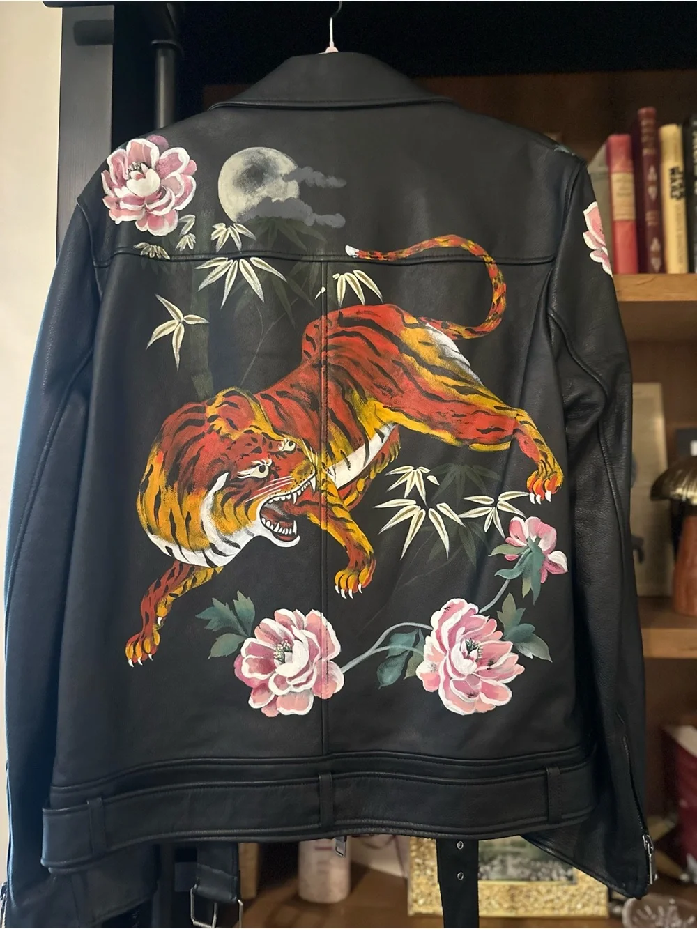 GUCCI black leather motorcycle jacket, rare and beautiful! Tiger and roses